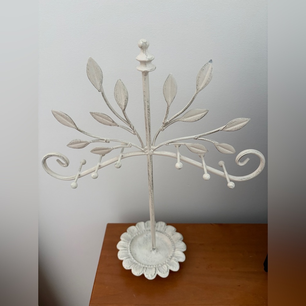 White Jewelry Holder with Leaf Design